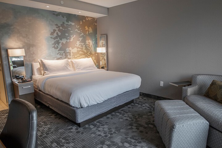 Room 17 of 30