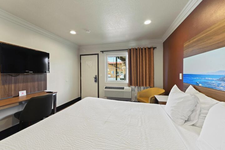 Room 32 of 43