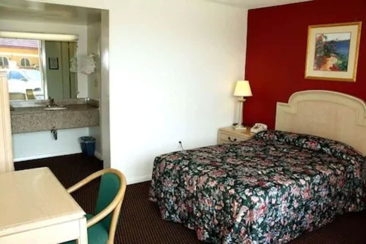 Room 27 of 43