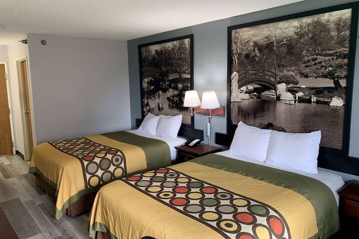Room 8 of 13