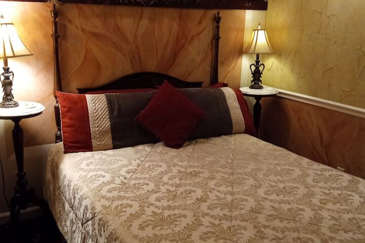 Room 33 of 48