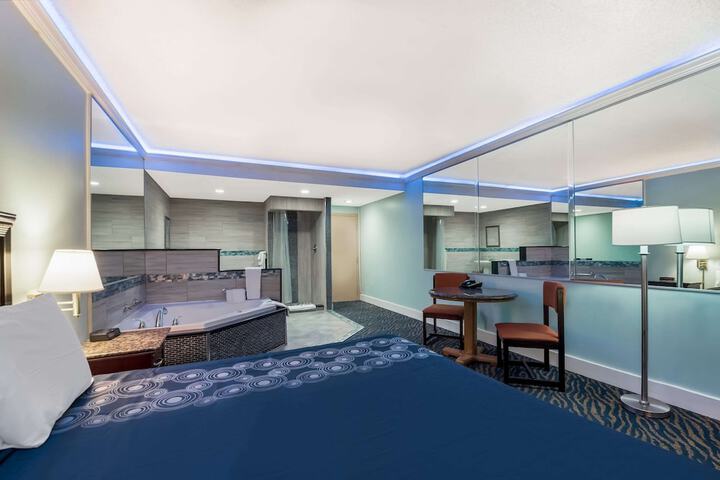 Room 32 of 36