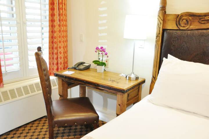 Room 55 of 221