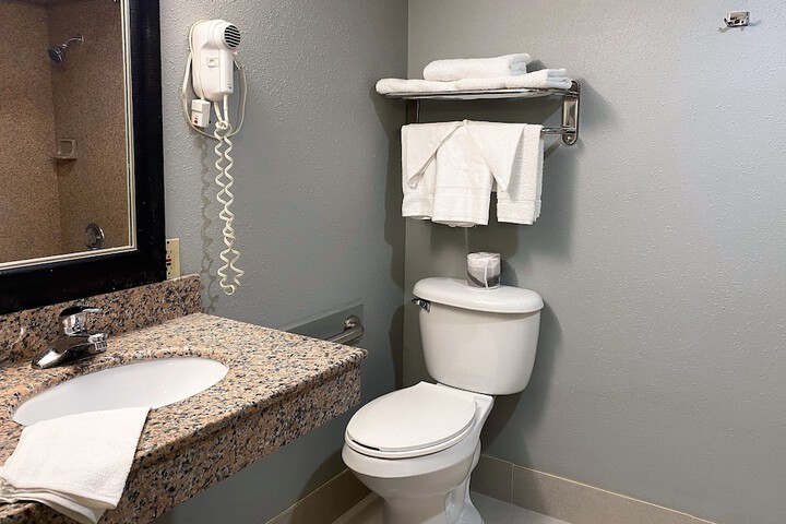 Room 20 of 33
