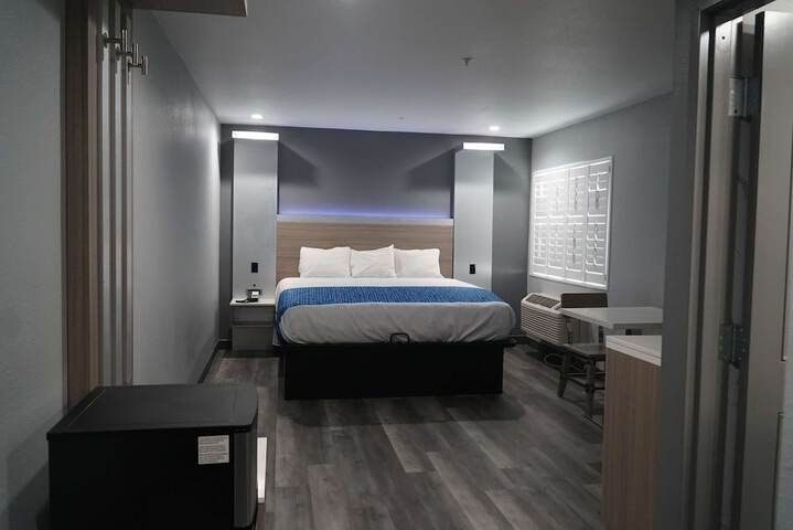 Room 16 of 73