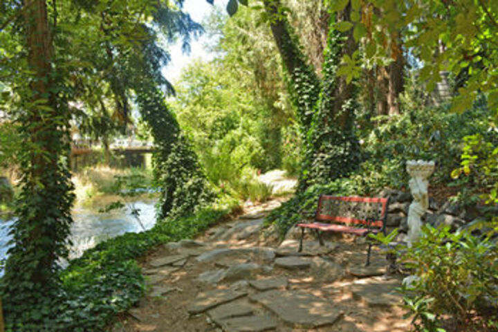 Deer Creek Inn