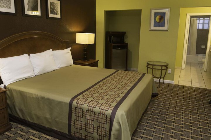 Room 12 of 28