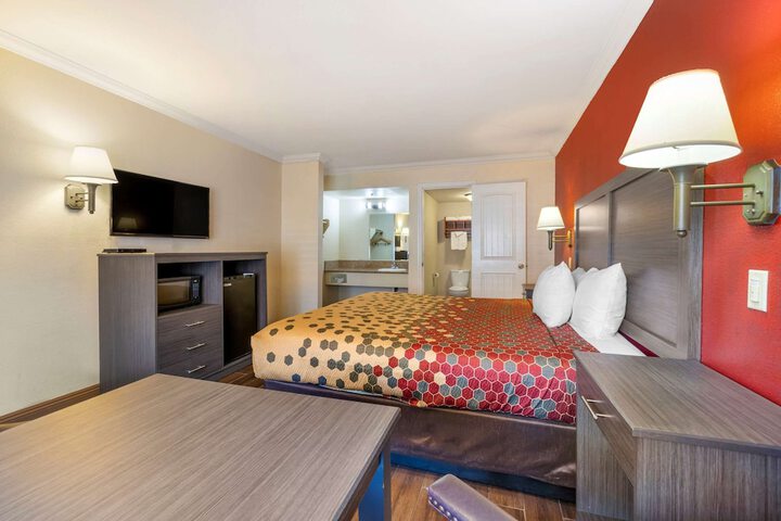Room 10 of 31