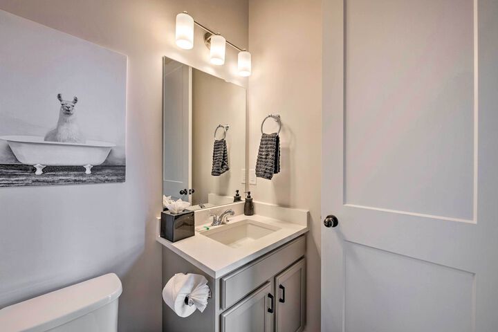 Inviting Hideout Townhome w / Balcony & Lake Views!
