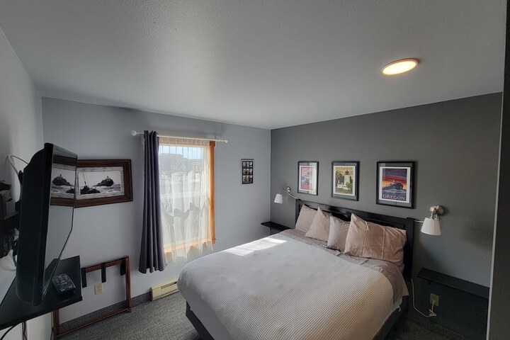 Sea Breeze Court