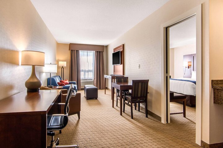 Comfort Inn & Suites Medicine Hat