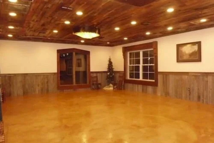Antler Oaks Lodge