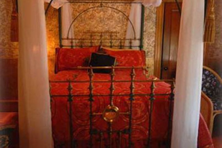 THE LION & THE ROSE B&B