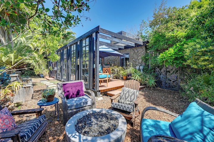 Bohemian Wonderland: Benicia Bungalow w / Pergola!