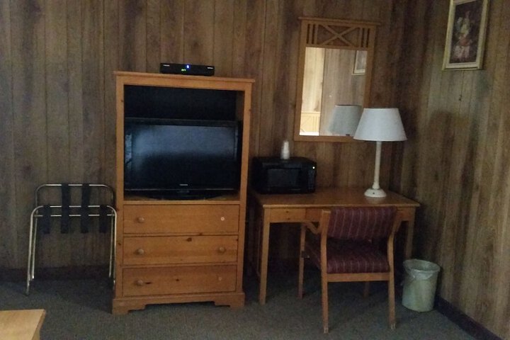 Room 6 of 8