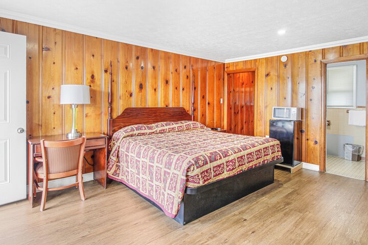 Room 9 of 11