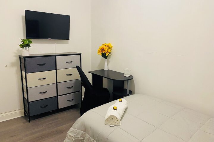 Modern Private Share Bedroom Bus stop to NYC