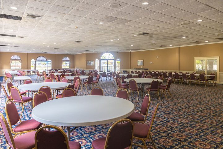 Ballroom/Hall 28 of 32