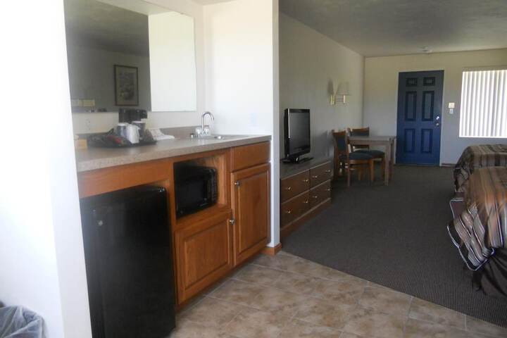 Coho Motel and Suites