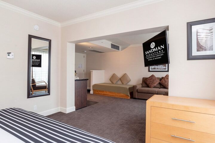 Room 32 of 46