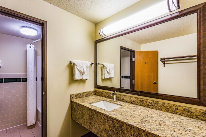 Room 13 of 25