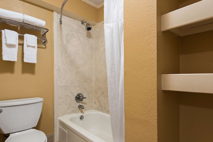 Room 18 of 28