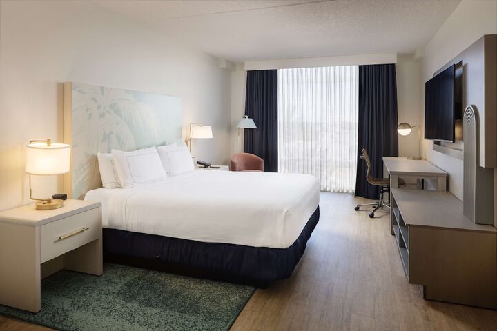 Hotel Dello Ft. Lauderdale Airport Tapestry Collection by Hilton