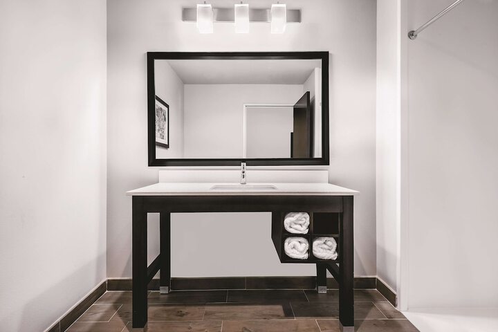 Room 13 of 42