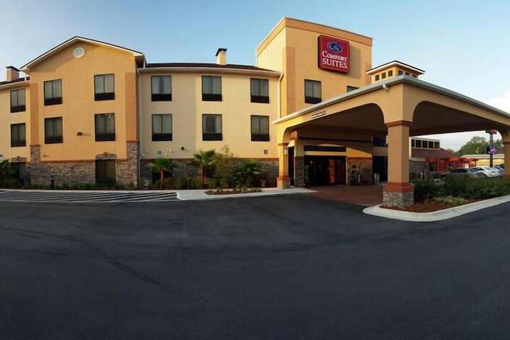 Comfort Suites