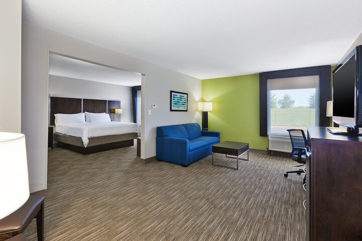 Room 28 of 40