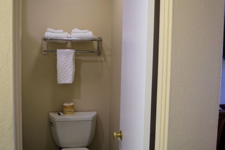 Room 16 of 36