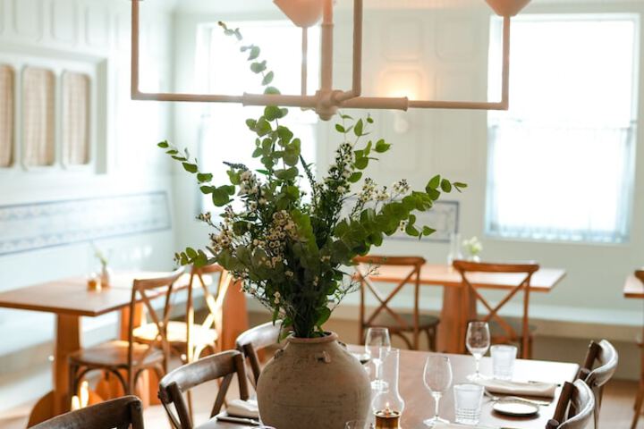 Dining 75 of 87