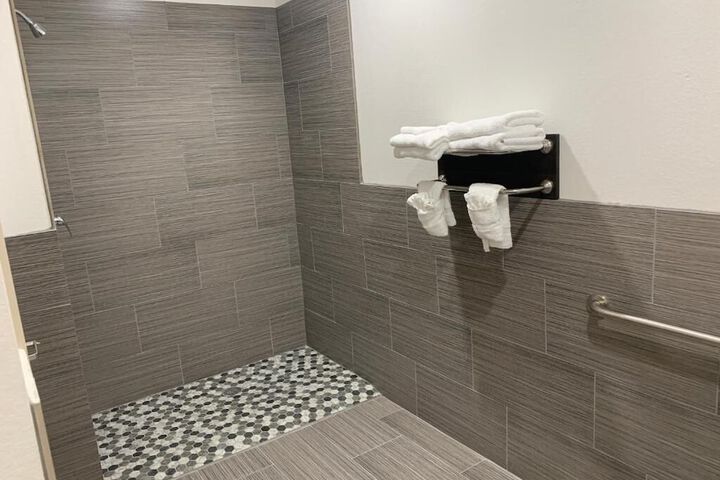 Room 6 of 15