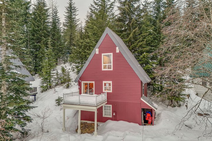 Snoqualmie Pass Cabin w / Deck: Walk to Ski Lift