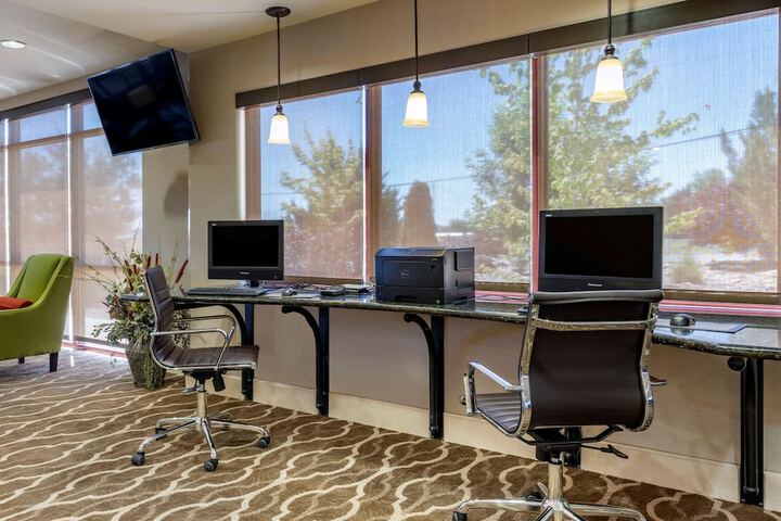 Business Center 44 of 44