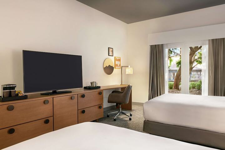 Room 34 of 105