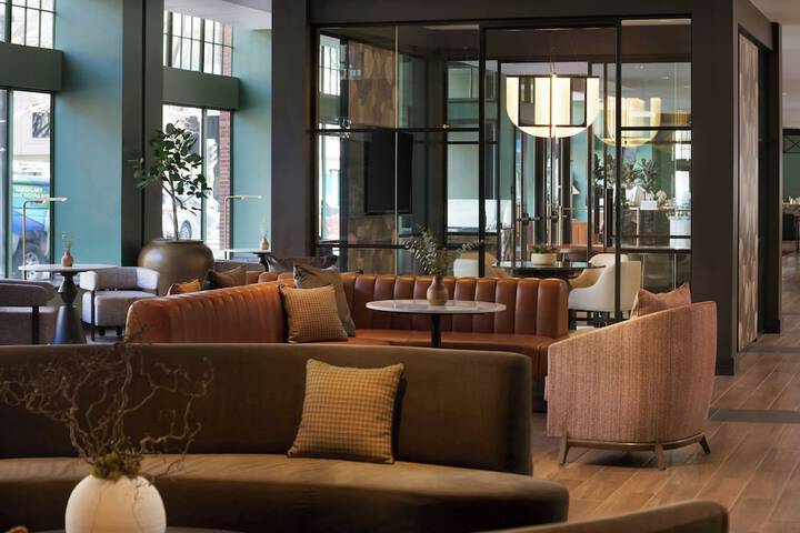 Sheraton Grand Sacramento Hotel