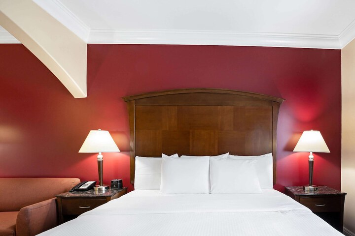 Room 14 of 40