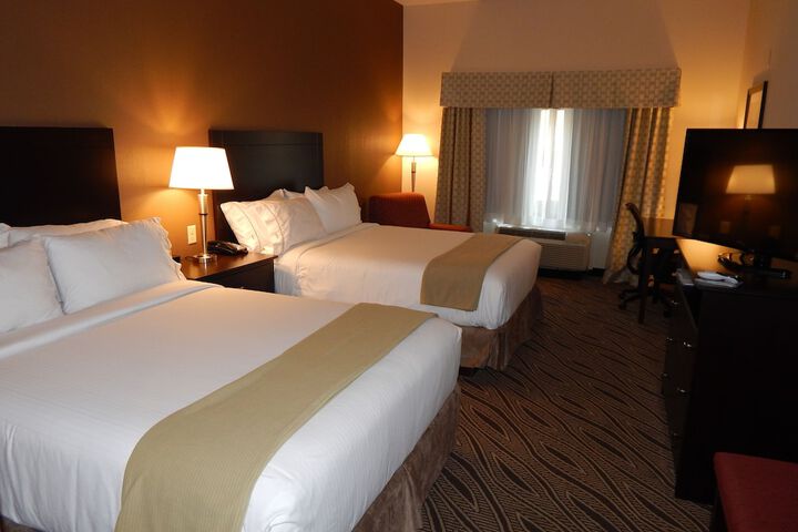 Holiday Inn Express & Suites Washington - Meadow Lands by IHG