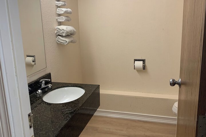 Room 22 of 34