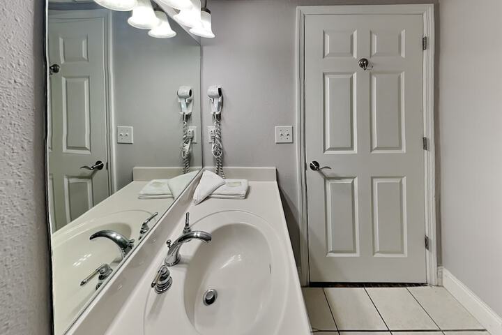 Room 157 of 394