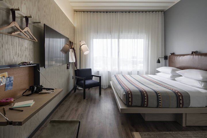 Room 37 of 47