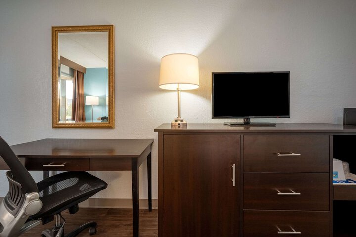Room 14 of 30