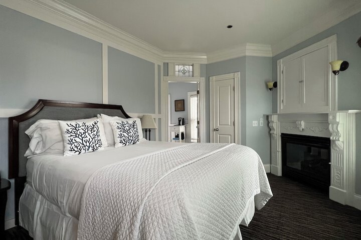 Crowne Pointe Historic Inn & Spa - Adults Only