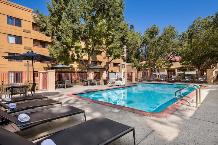 Pool 4 of 42