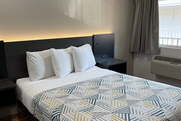 Room 12 of 21