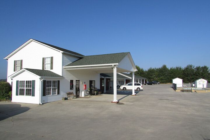 Douglas Inn & Suites
