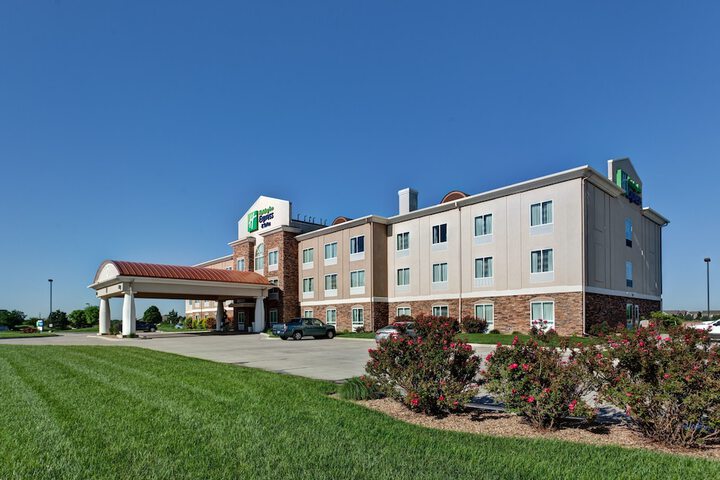 Holiday Inn Express & Suites Wichita Northwest by IHG
