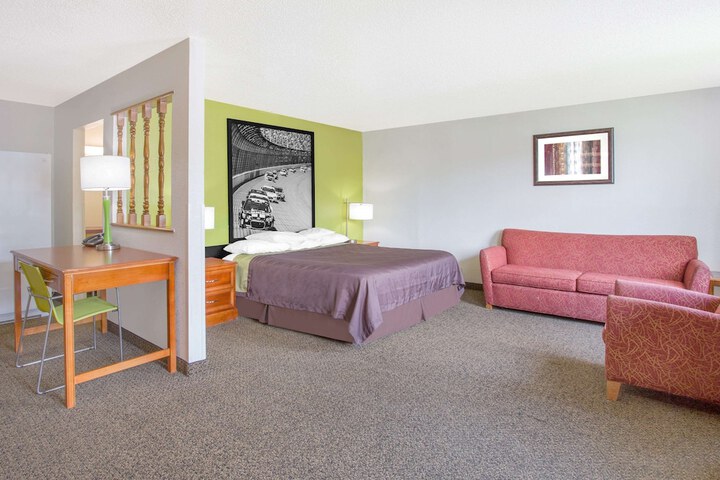 Room 32 of 57