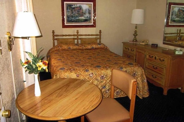Room 17 of 27